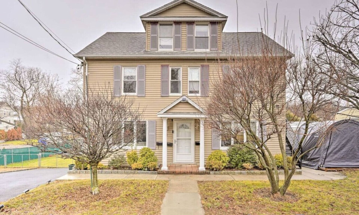 Mamaroneck House | Charming Mamaroneck| 3BR, 3BA, 22 Mi to Manhattan