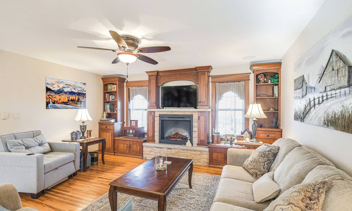 Manchester Cottage | Charming Manchester Retreat w/Patio & Fireplace!