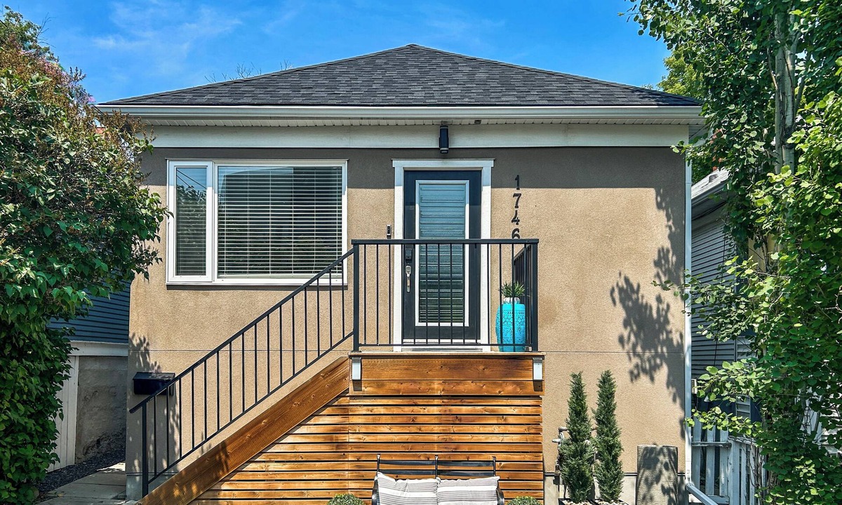 Marda Loop House | Charming Marda Loop Flathouse in Calgary - Pets welcome!