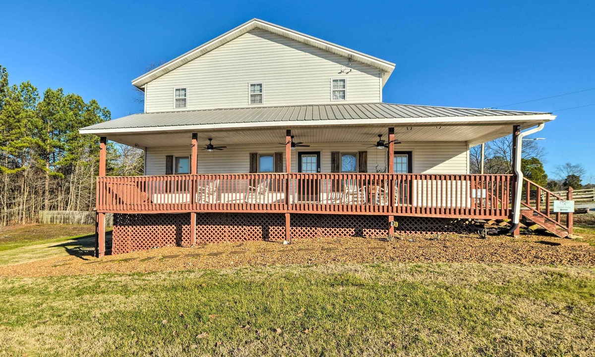 Como House | Charming McKenzie Farmhouse w/ Fire Pit!