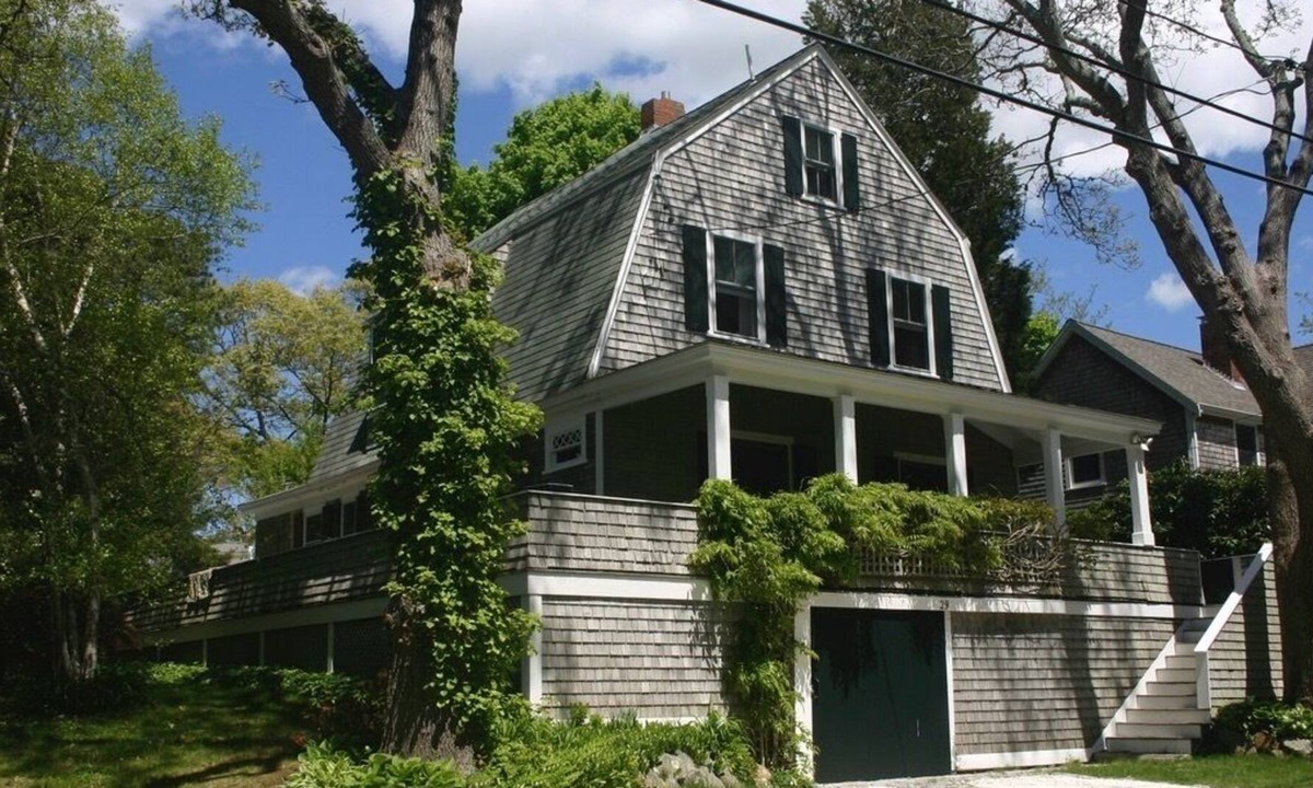 North Falmouth House | Charming Megansett Classic walk to beach