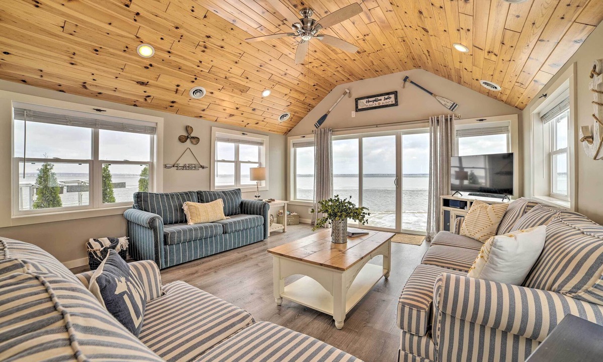 Prudenville Cottage | Charming Modern Cottage on Houghton Lake!