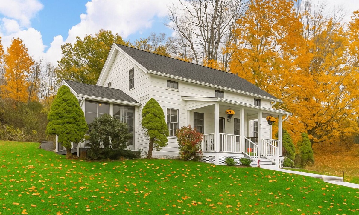 Hollowville House | Charming Modern Farmhouse Near Hudson, NY