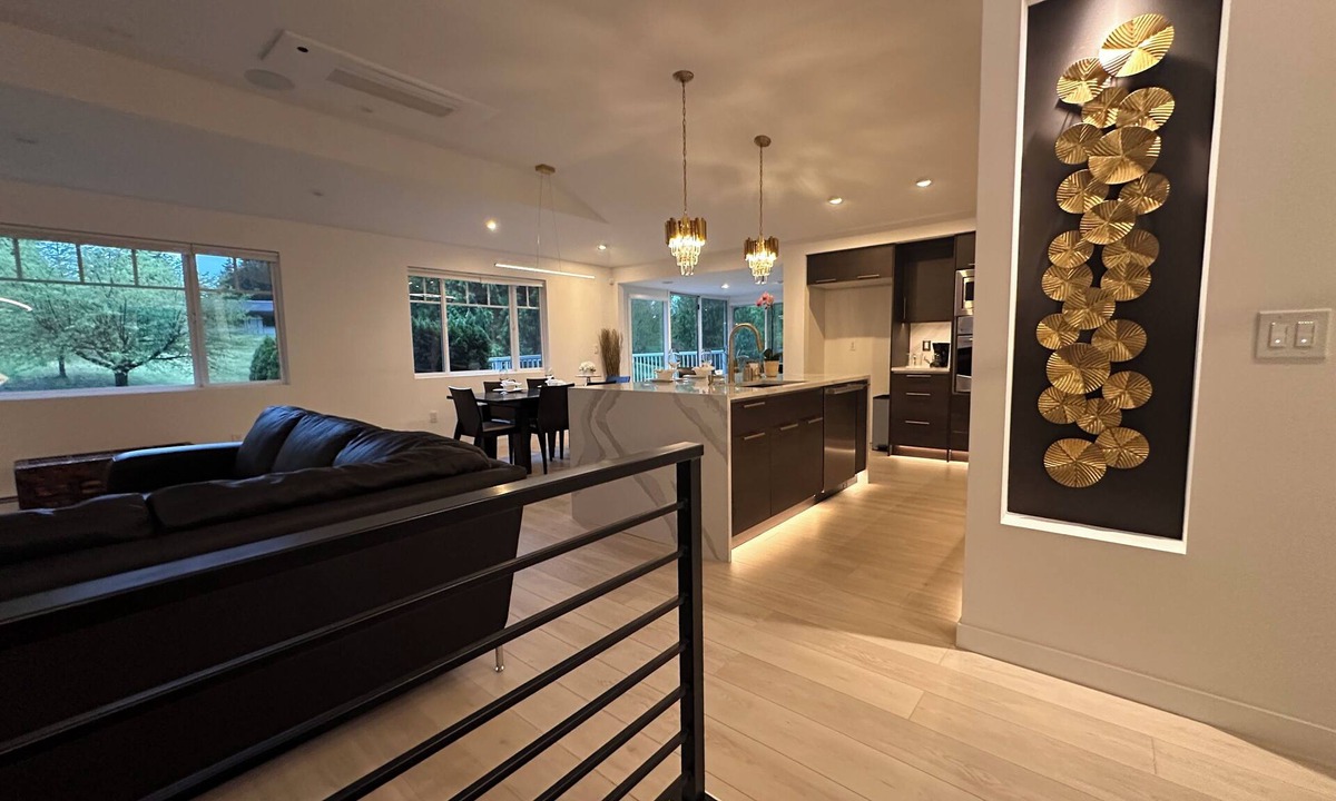 Inglewood-Finn Hill House | Charming Modern Nest in Northwest.