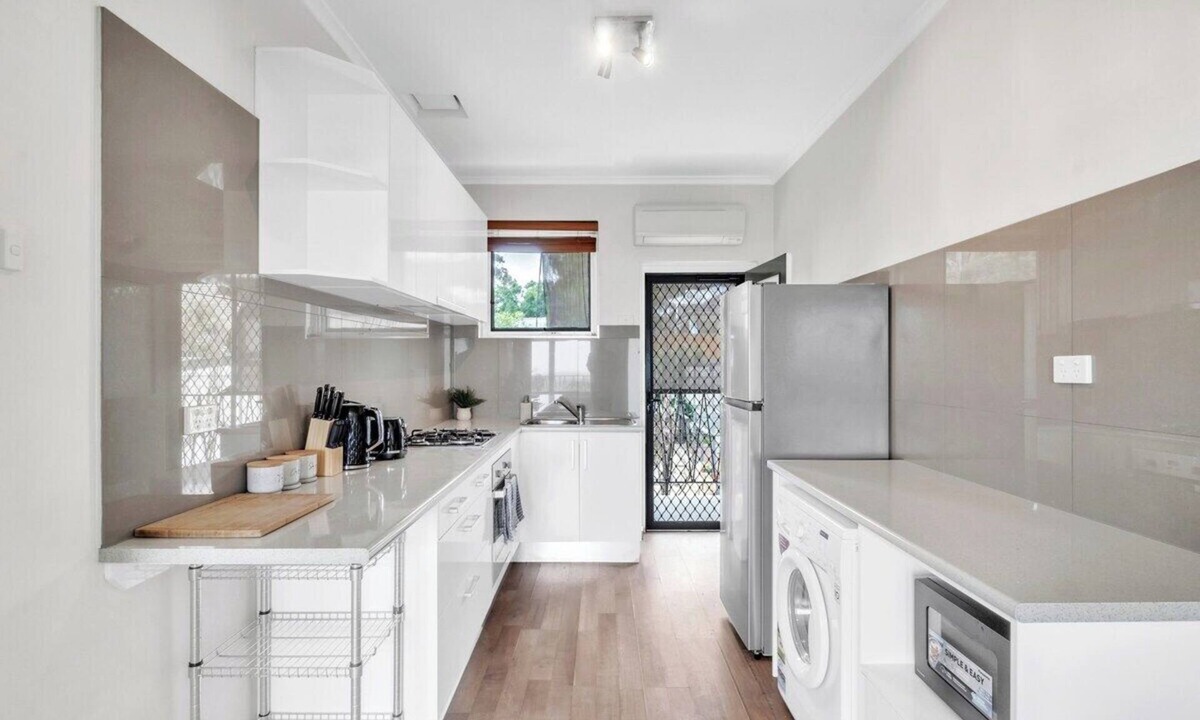 Burnside Apartment | Charming Modern Retreat with Scenic View, Burnside