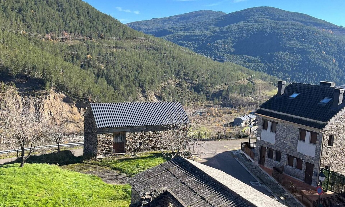 Castiello de Jaca Apartment | Charming Mountain Penthouse in Castiello de Jaca