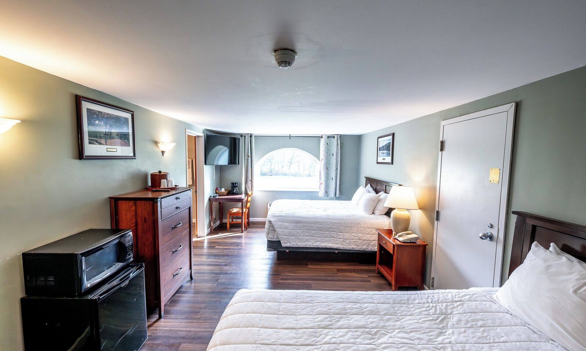 Shawnee On Delaware Hotel | Charming Mountain Hideaway | Relax in Comfort Surrounded by Scenic Views