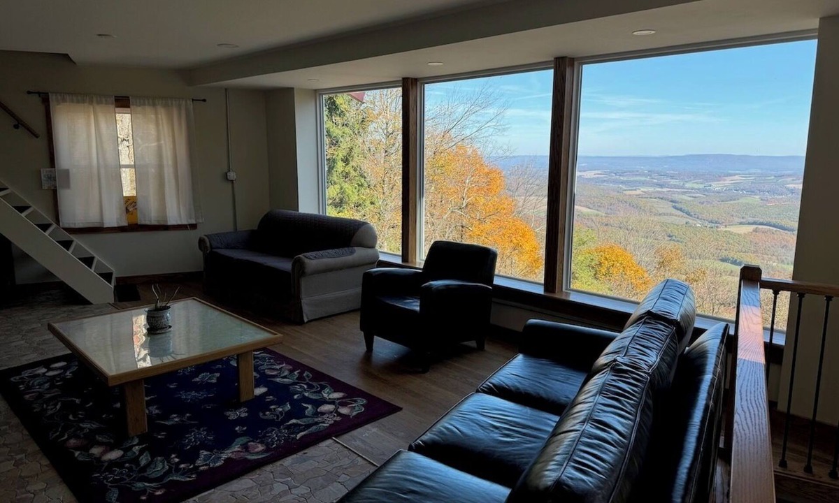 Schellsburg Cabin | Charming mountain cabin with stunning view