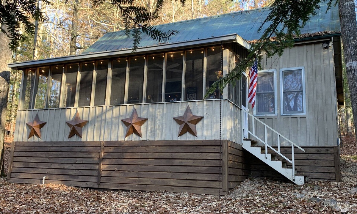 Wiley Cabin | Charming Mountain Cabin close to Lake Burton!