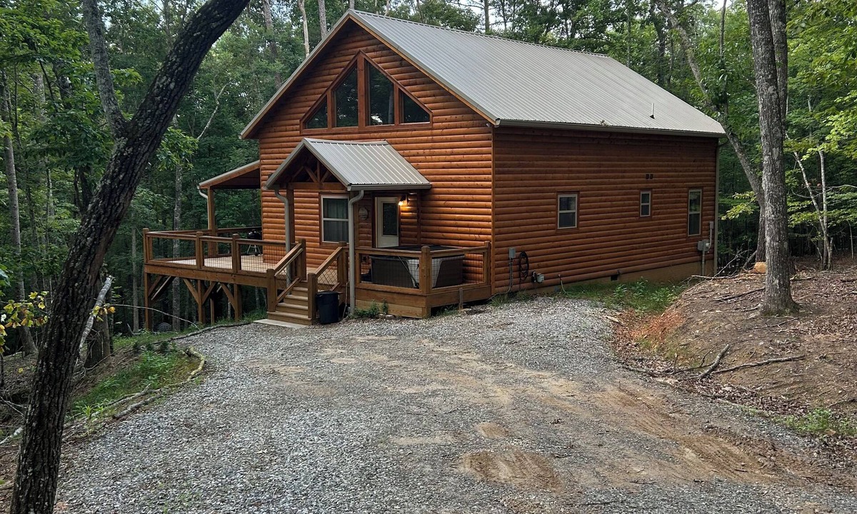 Murphy Ski Chalet | Charming Mountain Getaway with Hot Tub, Game Room -15min drive to casino!