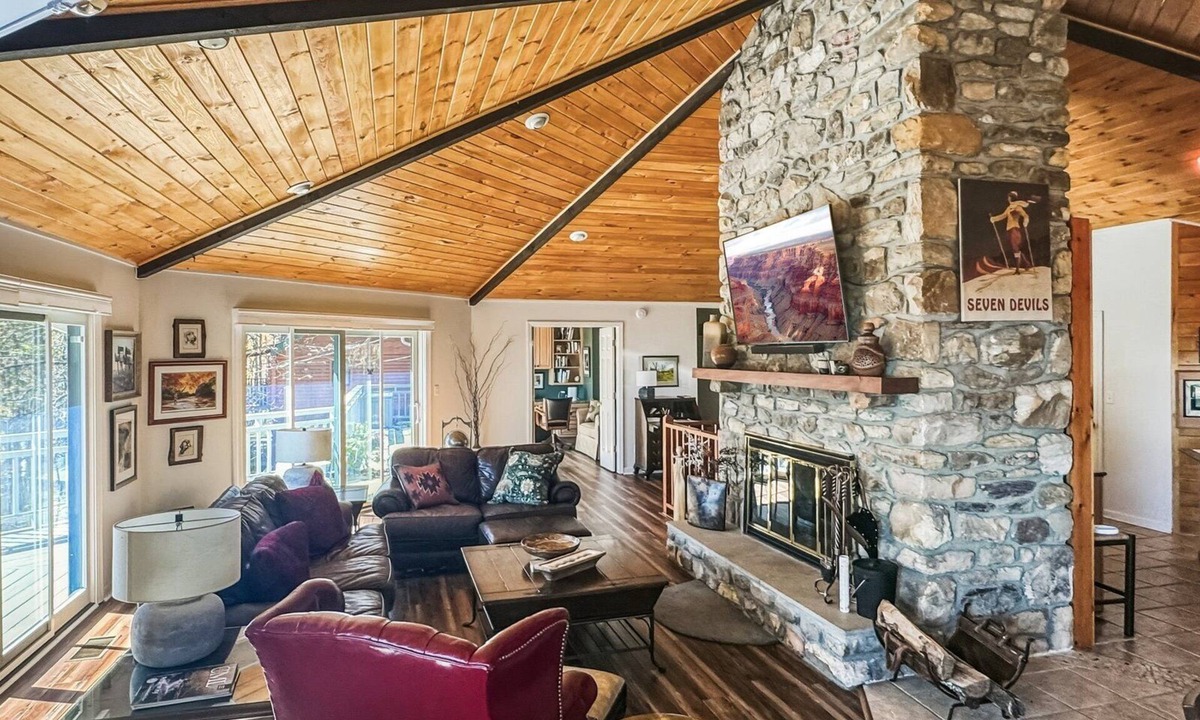Seven Devils Cabin | Charming Mountain Home with a View