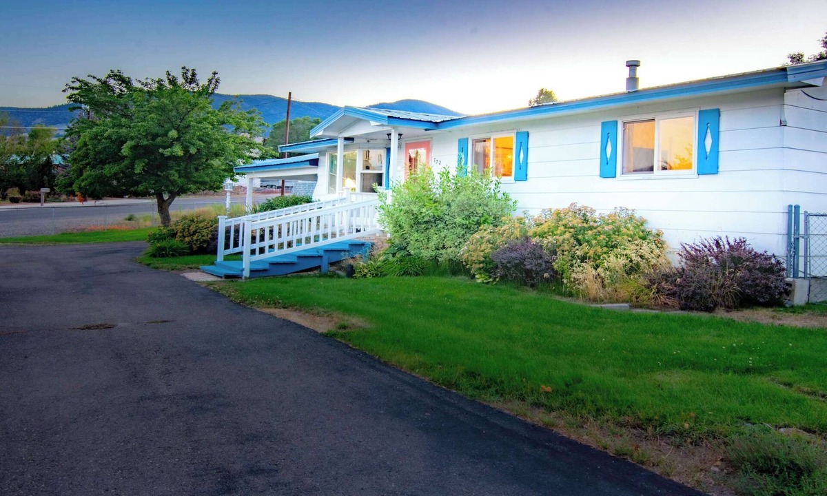 Salmon House | Charming Mountainview Home