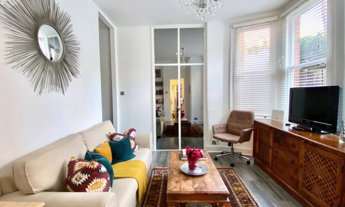Frognal and Fitzjohns Apartment | Charming Nook in Leafy Hampstead NW3