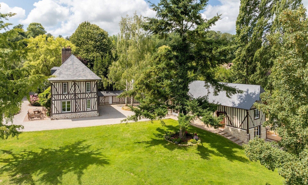Coquainvilliers House | Charming Norman Timber-Framed House in Nature with Private Japanese Soaking Tub