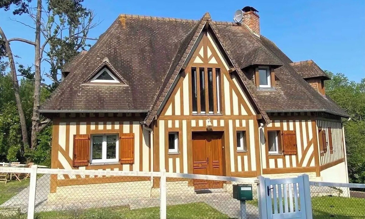 Villers-sur-Mer House | Charming Normandy Vacation Home for 10 Guests in Villers-sur-Mer