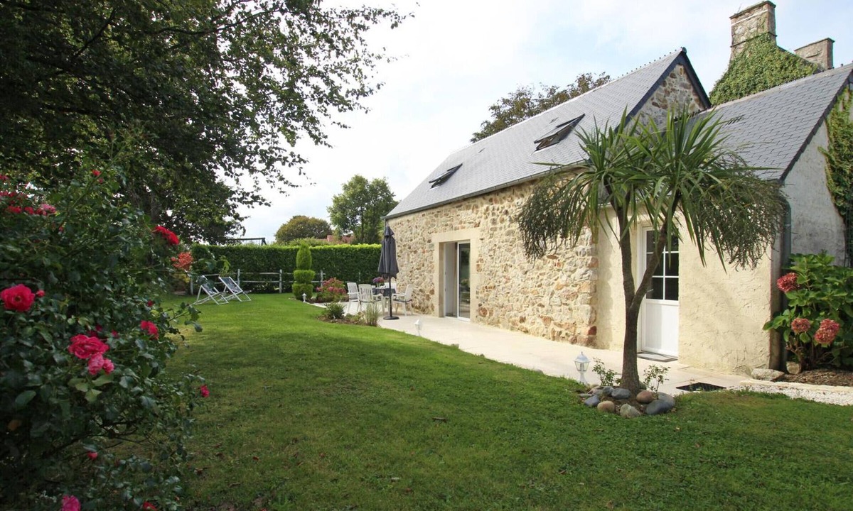 Brix Cottage | Charming Norman house with heated pool