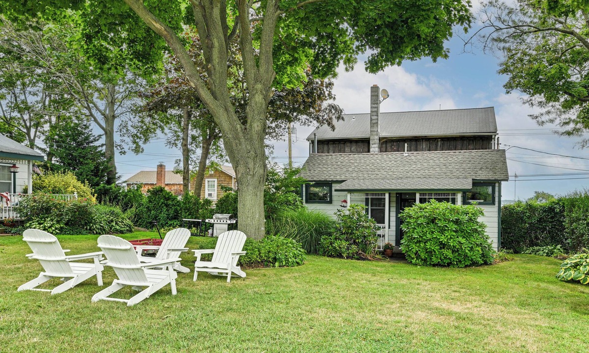 New Suffolk Apartment | Charming North Fork Cottage, Steps to Waterfront