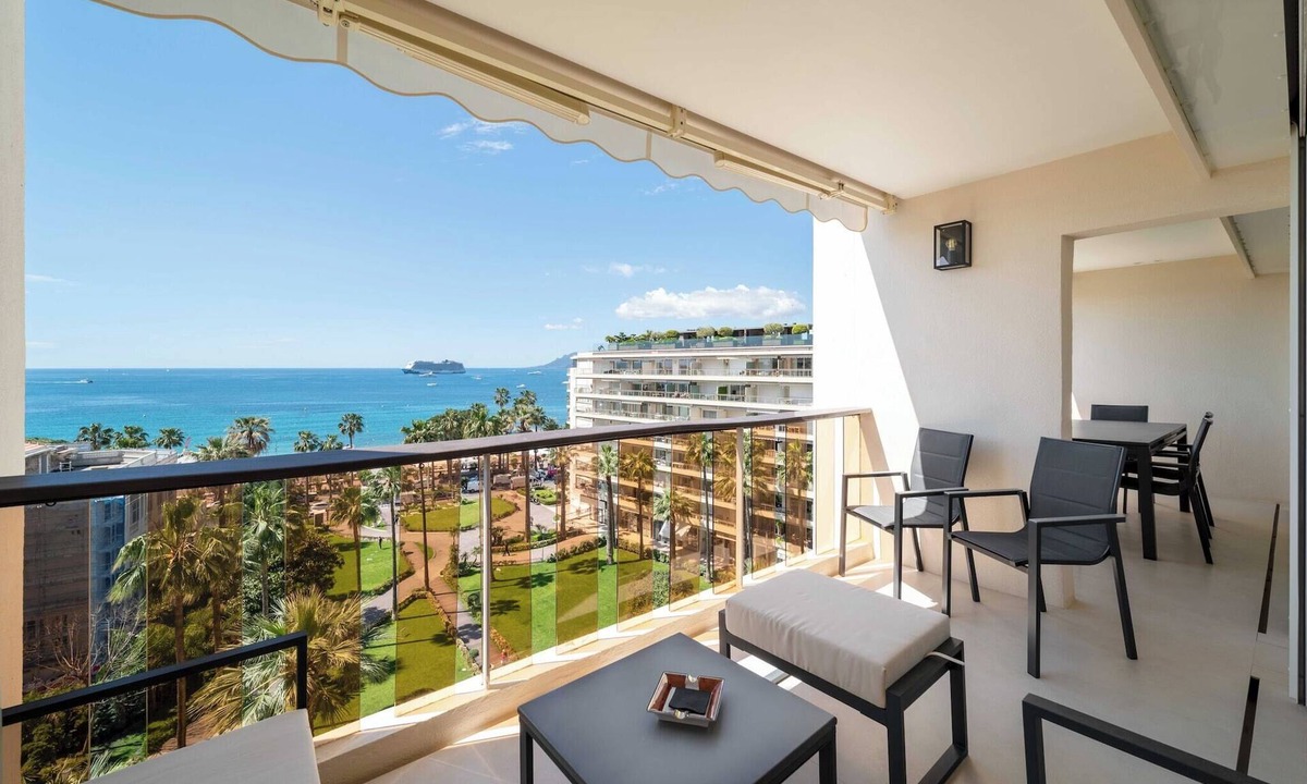Cannes City Centre Apartment | Charming oasis with terrace 4 BD/8P - Cannes