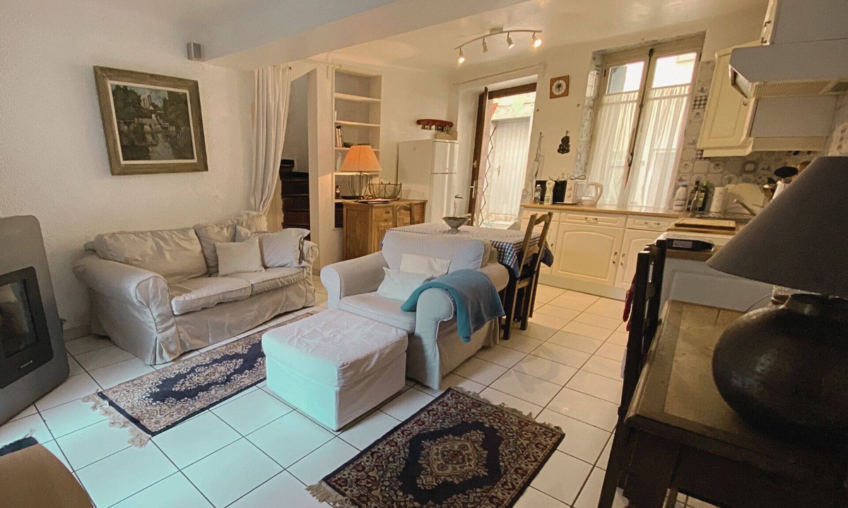 Quarante House | Charming Occitan Village House: Live Quarante Like a Local.
