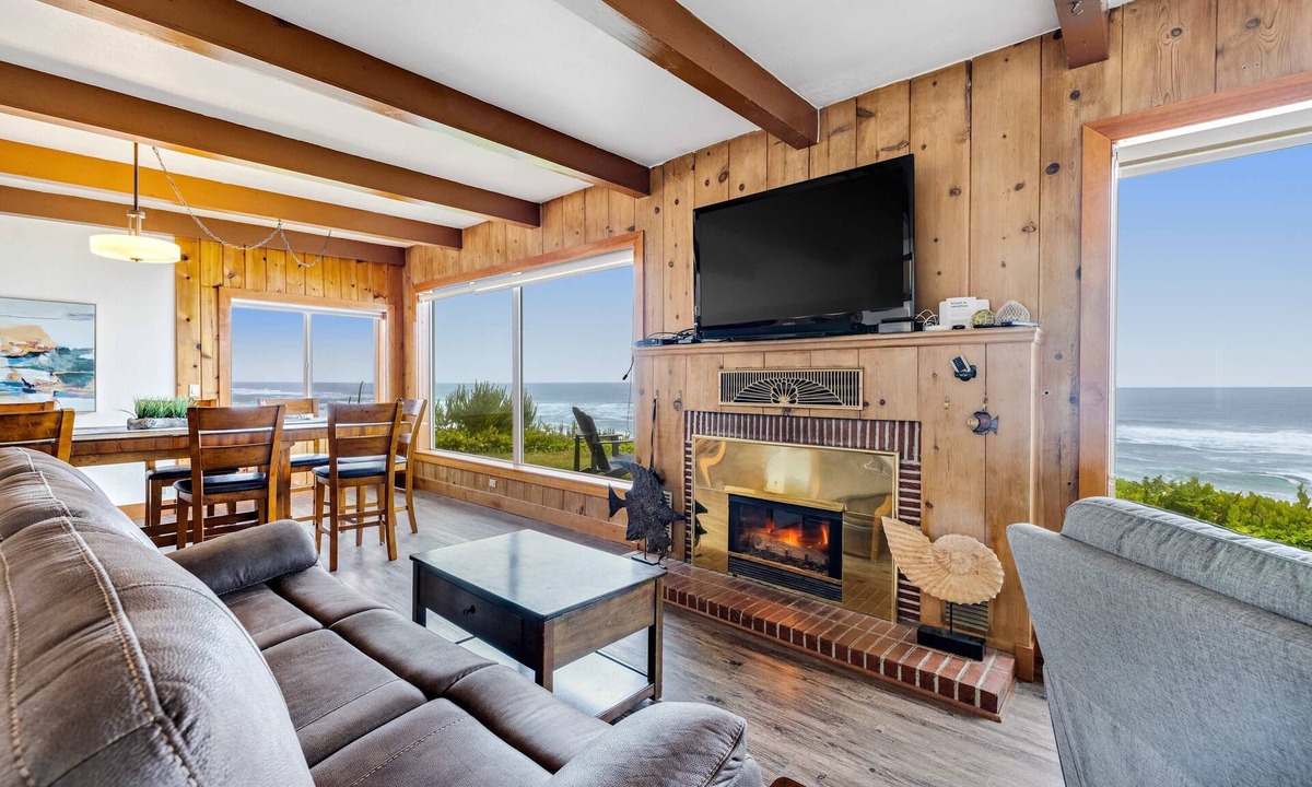 Gleneden Beach House | Charming Oceanfront House with Gorgeous Water Views and Beach Access