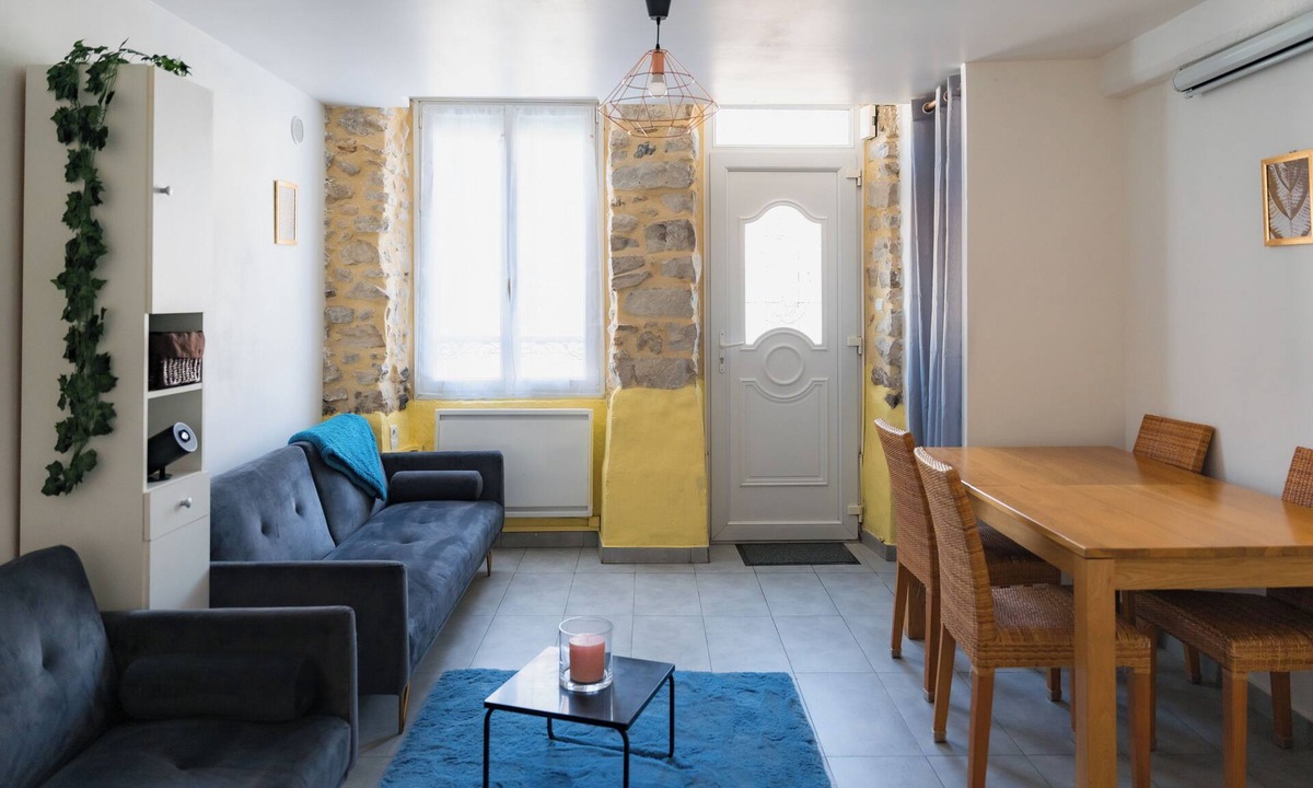 Nemours House | Charming old 2-bedroom house in tranquil Nemours with AC