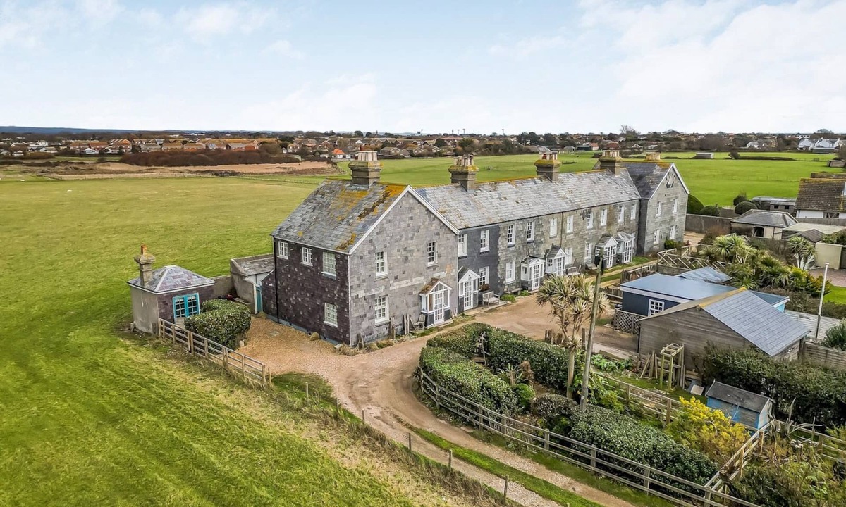 Selsey House | Charming Old Coastguards Cottage - Pass the Keys