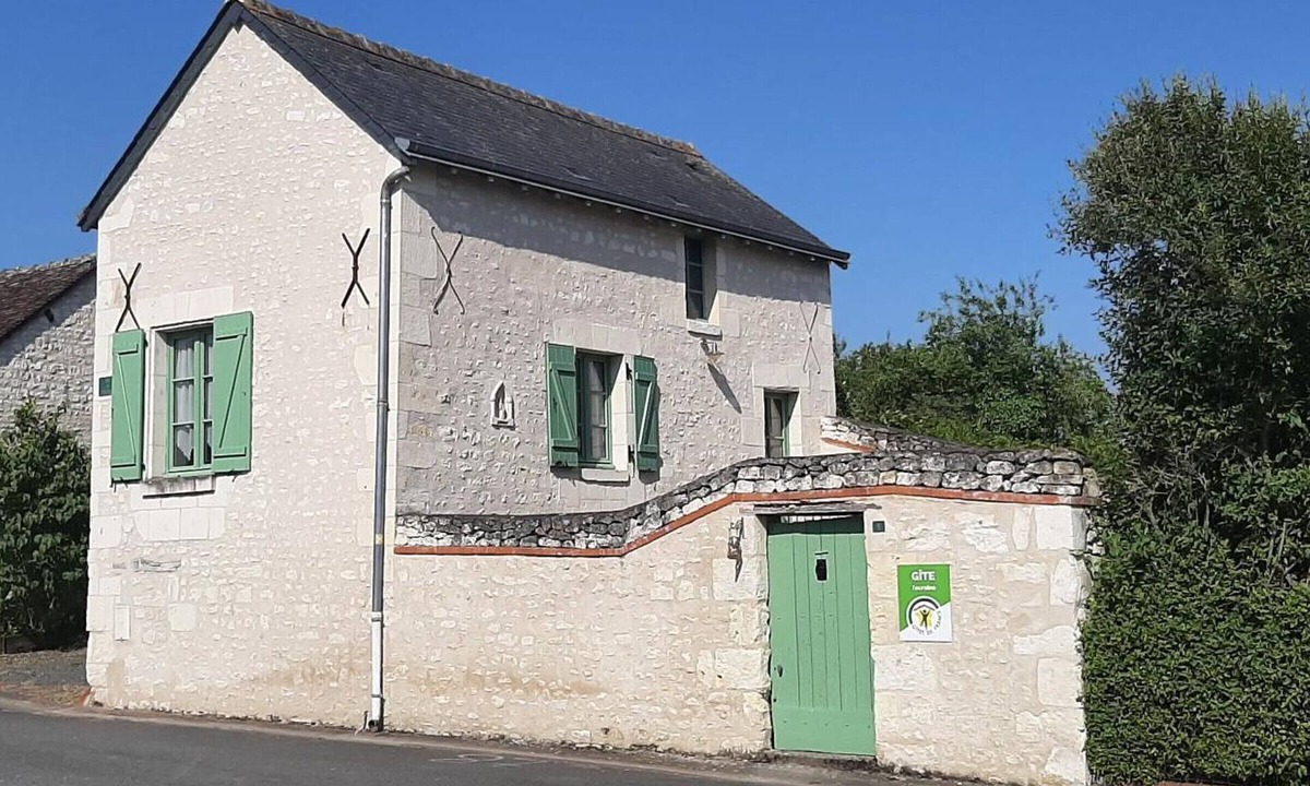 Tavant Cottage | Charming Old House near Chinon with Private Courtyard