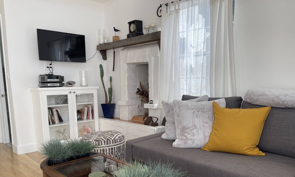Clarkdale Cottage | Charming One-Bedroom Guest Cottage w/ Parking