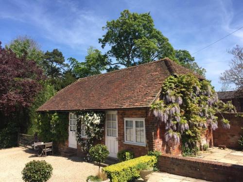 Mapledurwell House | Charming one bedroom cottage