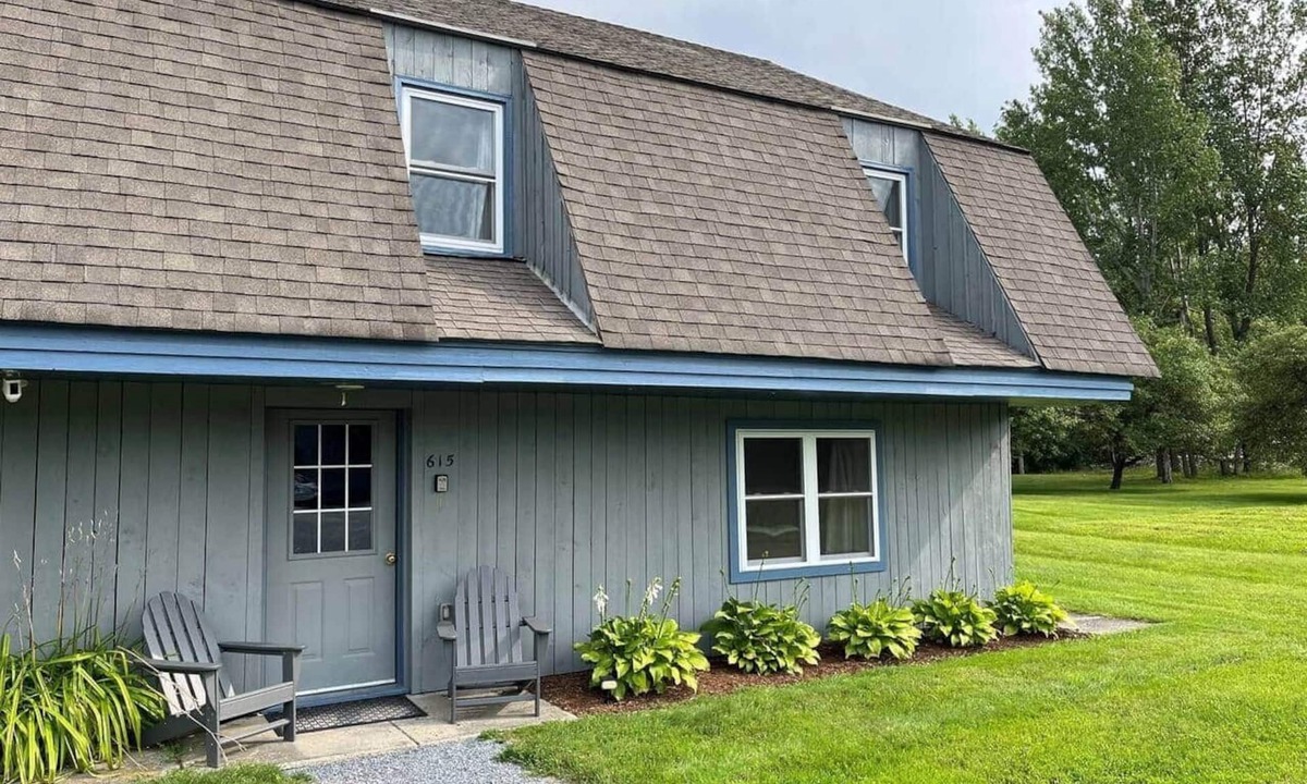 New Haven Apartment | Charming one bedroom just minutes to Middlebury!
