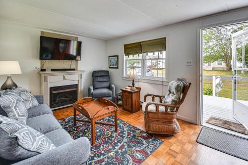 Davis Wharf House | Charming Painter Home w/Chesapeake Bay Views
