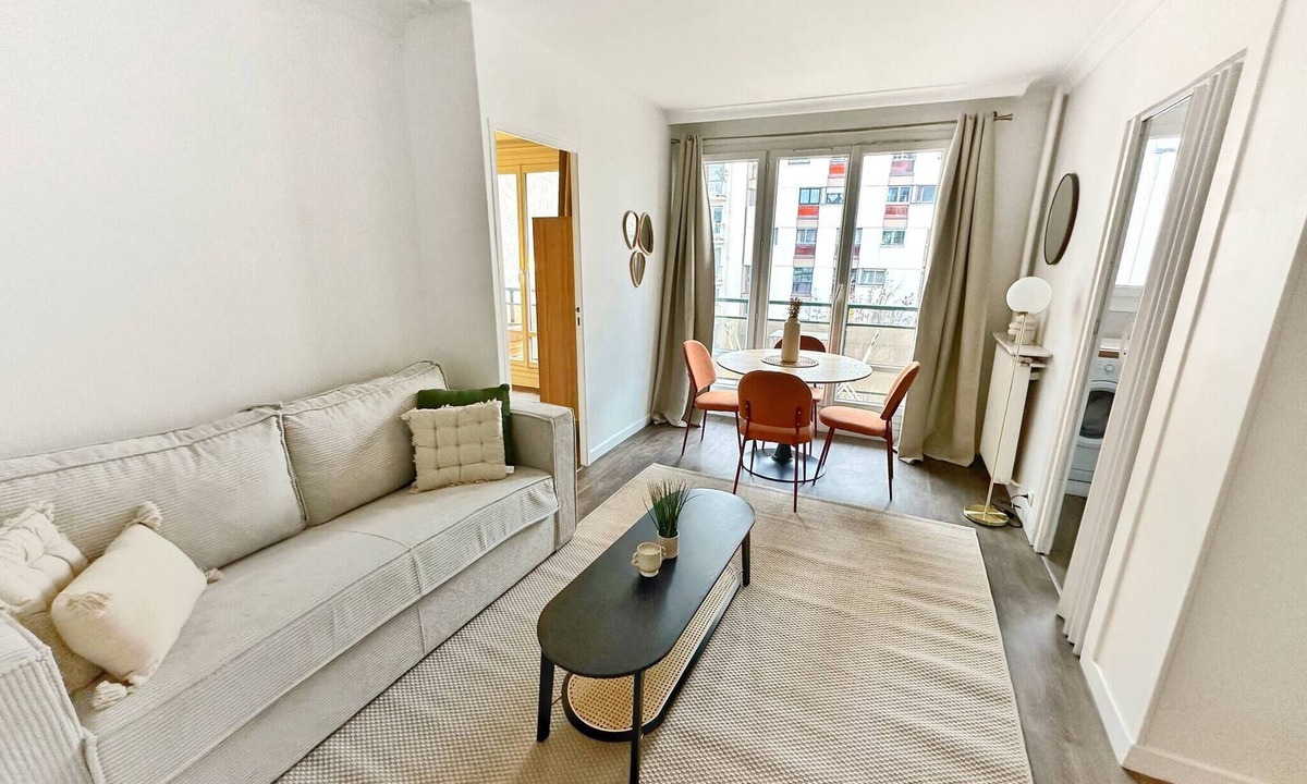 20th Arrondissement Apartment | Charming Parisian Apartment in the Heart of the 20th Arrondissement