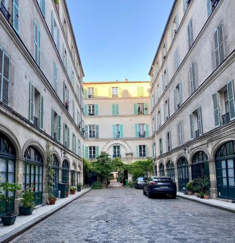 Saint-Vincent-de-Paul Apartment | Charming Parisian pied-à-terre!