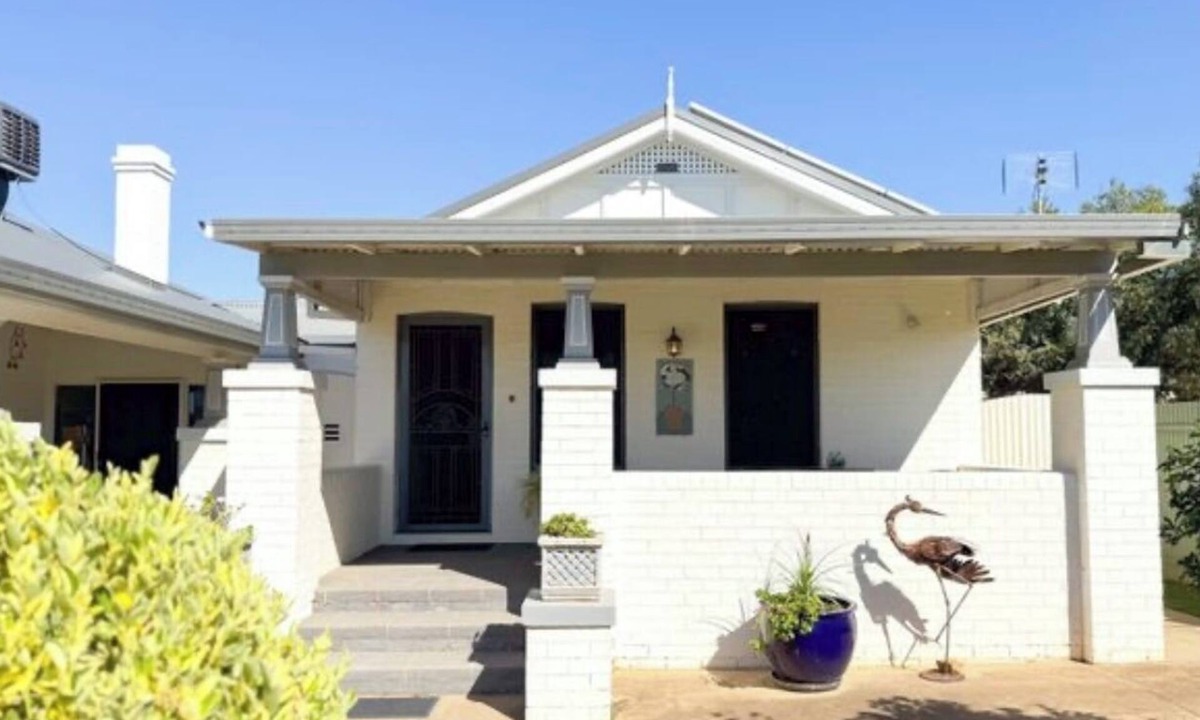 Parkes Apartment | Charming peaceful two-bedroom apartment