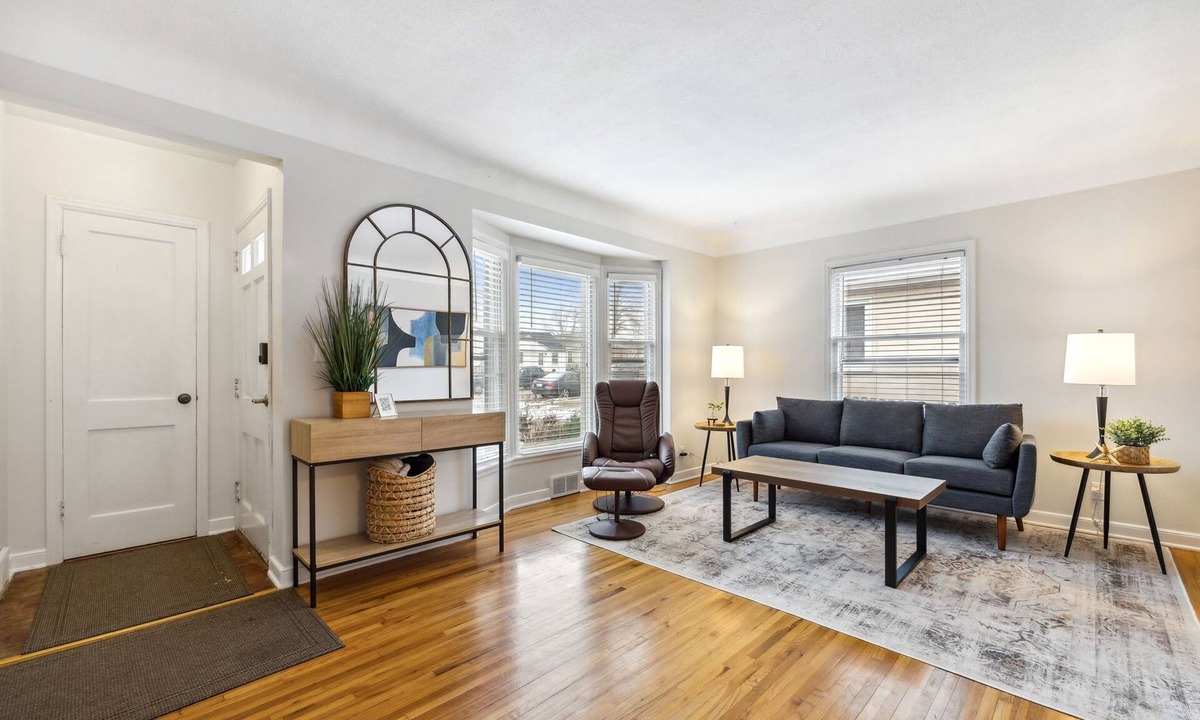 Wolfe Park House | Charming Pet-Friendly 2BR Duplex Haven
