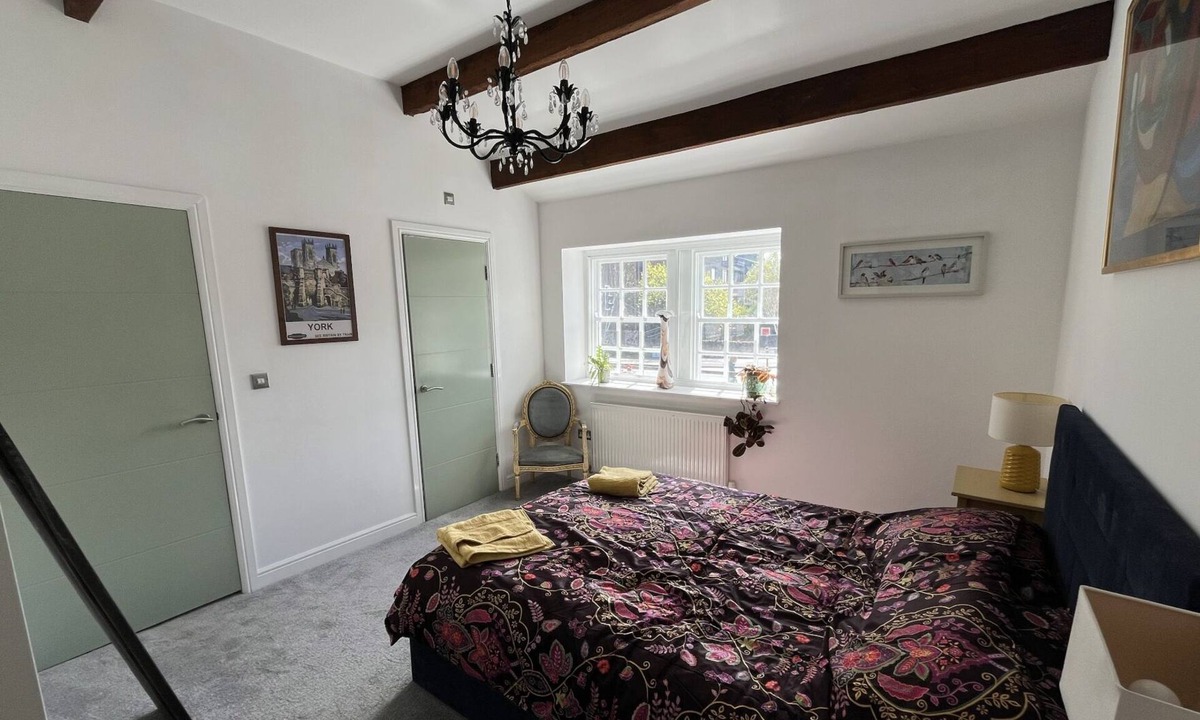 Horsforth House | Charming pottery barn conversion 2 mins from Horsforth train station.