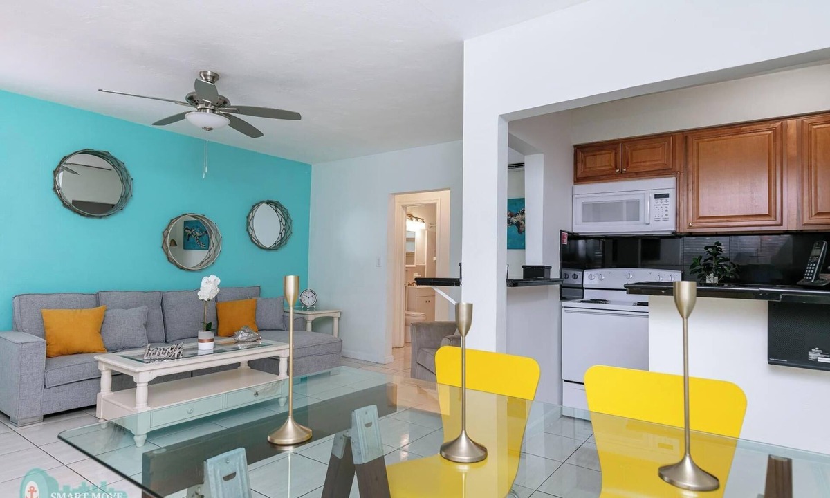Poinciana Park Apartment | Charming Private 1 bedroom with Full Kitchen – Perfect Location!
