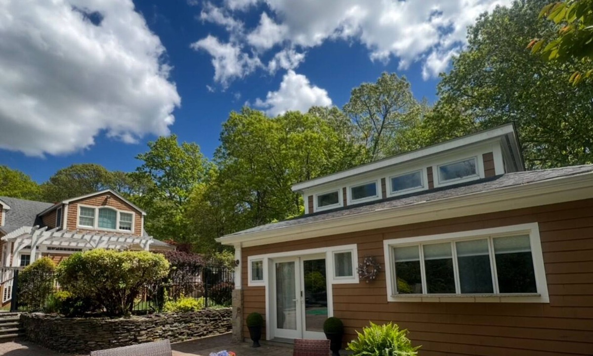 Wading River Apartment | “Charming private studio, kitchenette setup, cable TV, private entrance.”