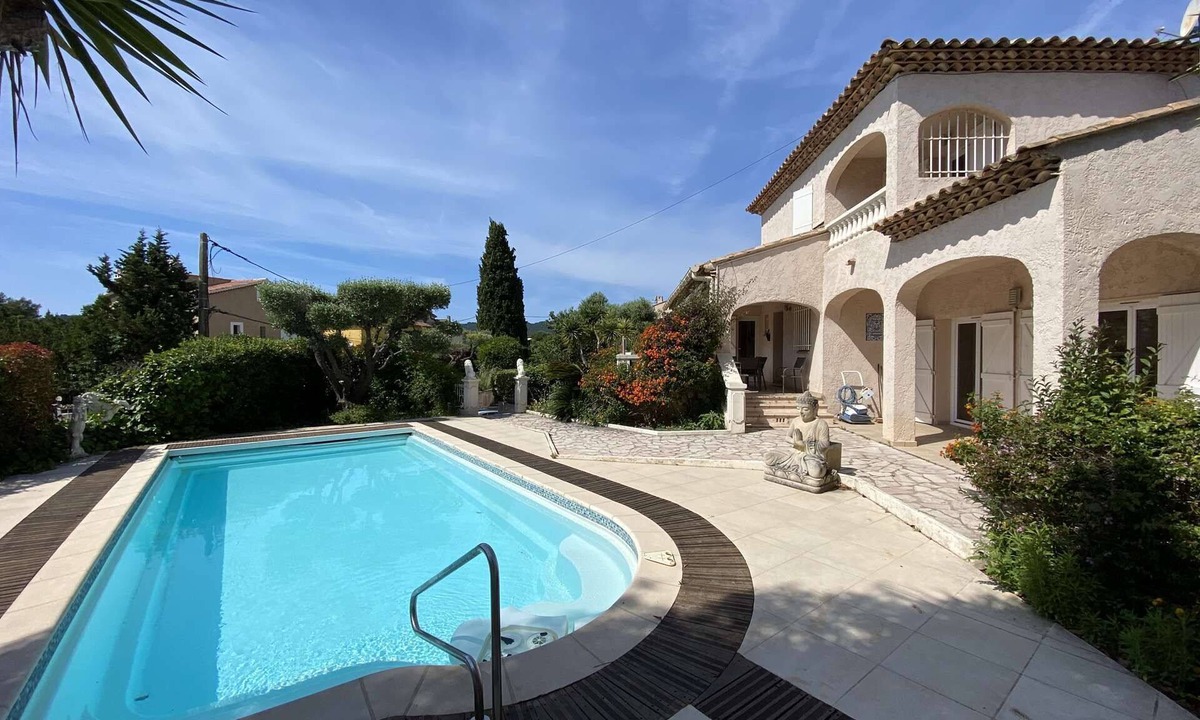 La Seyne-sur-Mer House | Charming property with swimming pool, internet and air conditioning.