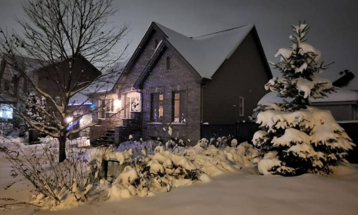 Sainte-Julie Villa | Charming Quality House 10 mins from ski, Private Pool Summer