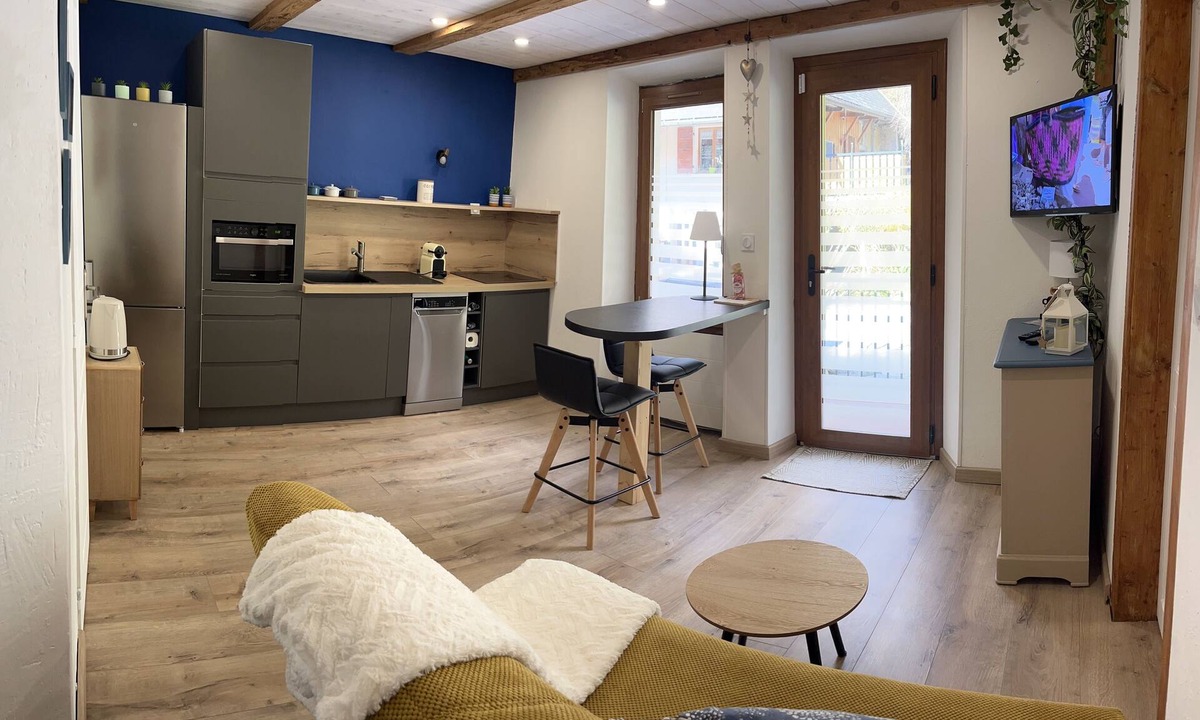 Lathuile Apartment | Charming, quiet 30 m 2 apartment with private terrace