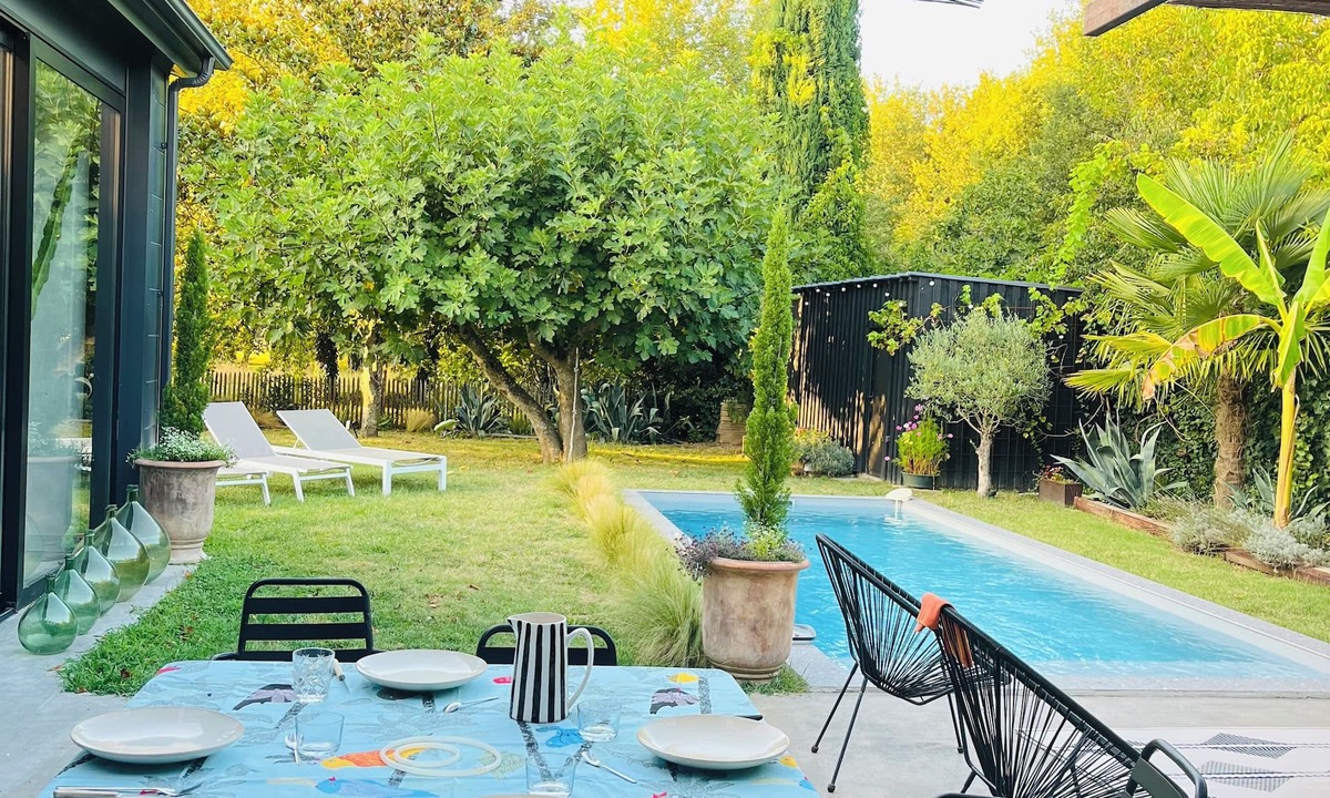 Montauban House | Charming, quiet canal-side house