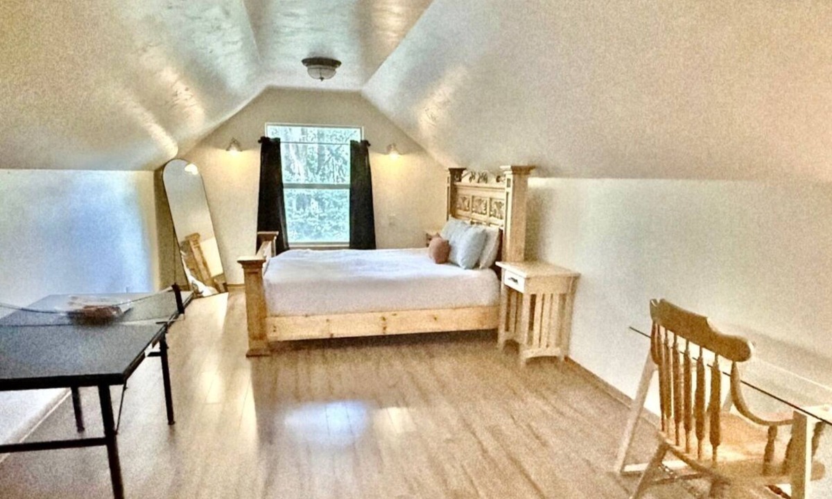 Port Orford Cottage | Charming Quiet custom cottage!nPing Pong, Ninja Warrior setup!nFirepit, orchard!