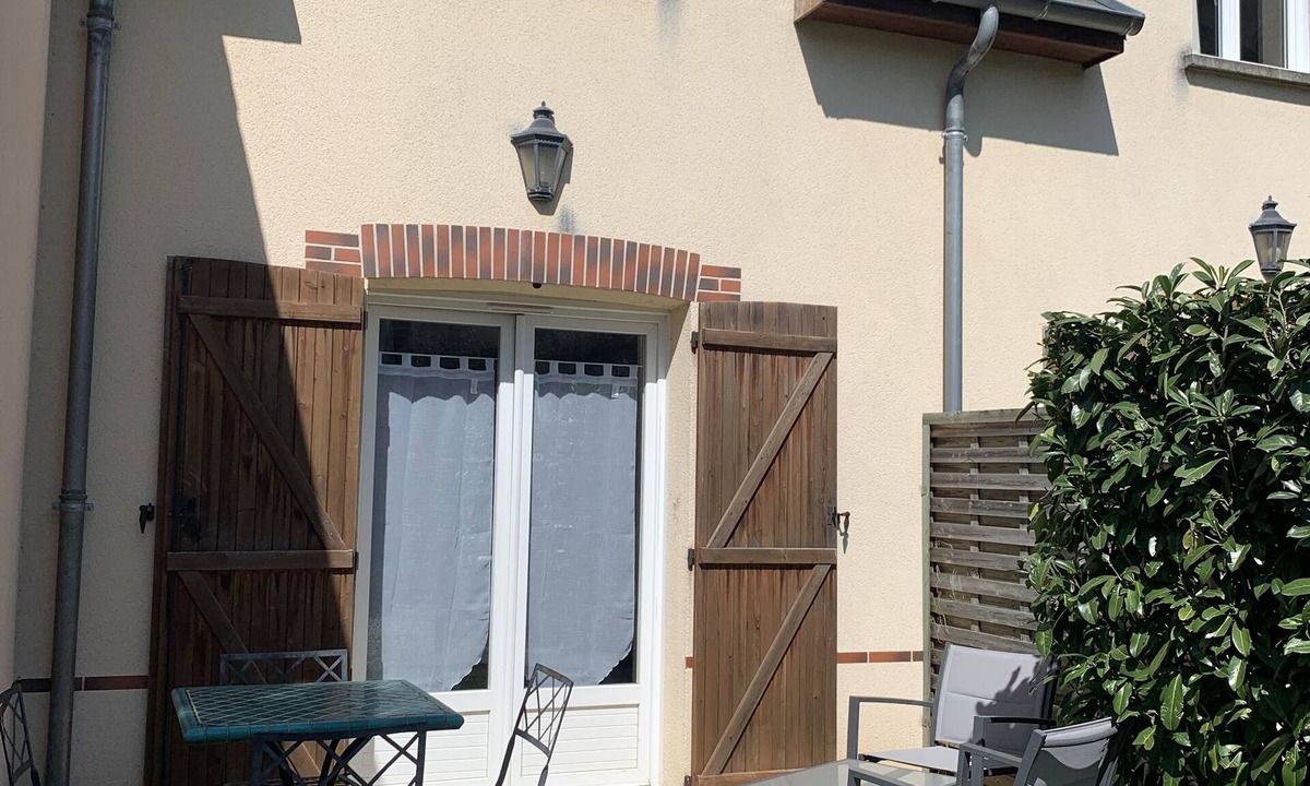 Ardon House | Charming, quiet duplex cottage with terrace/garden