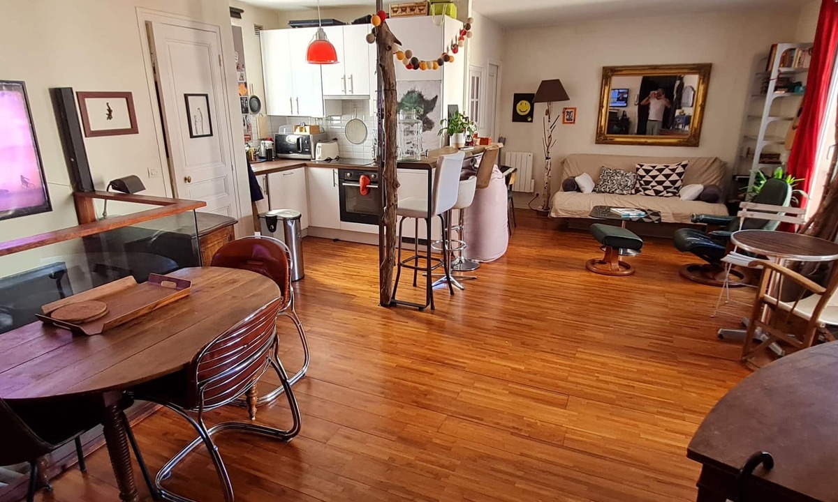 Quartier des Grandes-Carrieres Apartment | CHARMING & QUIET DUPLEX in MONTMARTRE for 8 with 3 bedrooms, 2 wc, 2 bathrooms.
