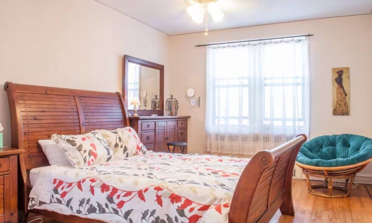 Flatbush Apartment | Charming Quiet Sunny 1br Ditmas Park Close to Train