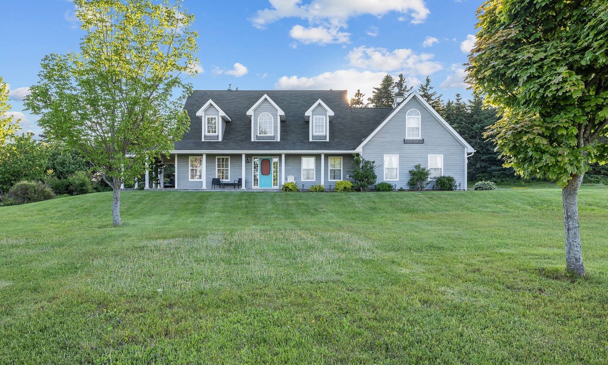 Rusticoville House | Charming Rustico 3BR with Harbour Views, Firepit & Minutes from PEI Beaches