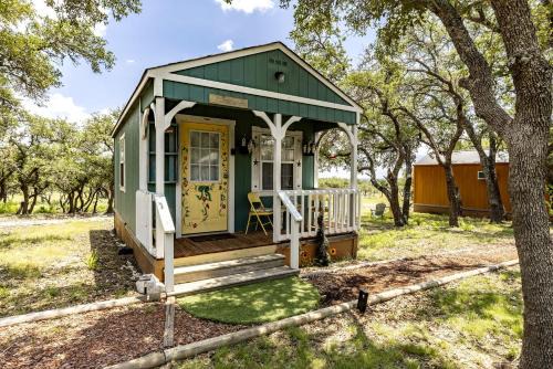 Mountain Home House | Charming Ranch Cabin with Milky Way Stargazing near Mountain Home, Texas