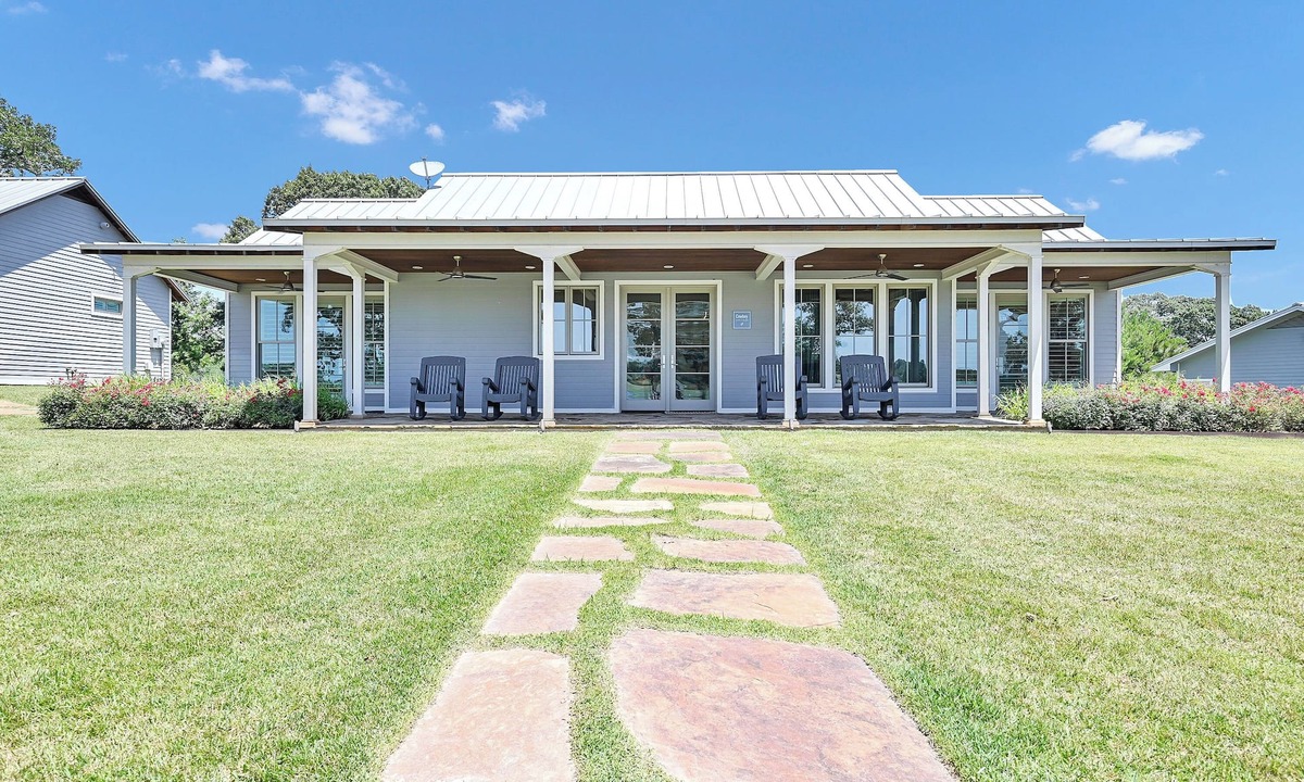 Athens House | Charming Ranch Cottage/Pasture Views & Porch