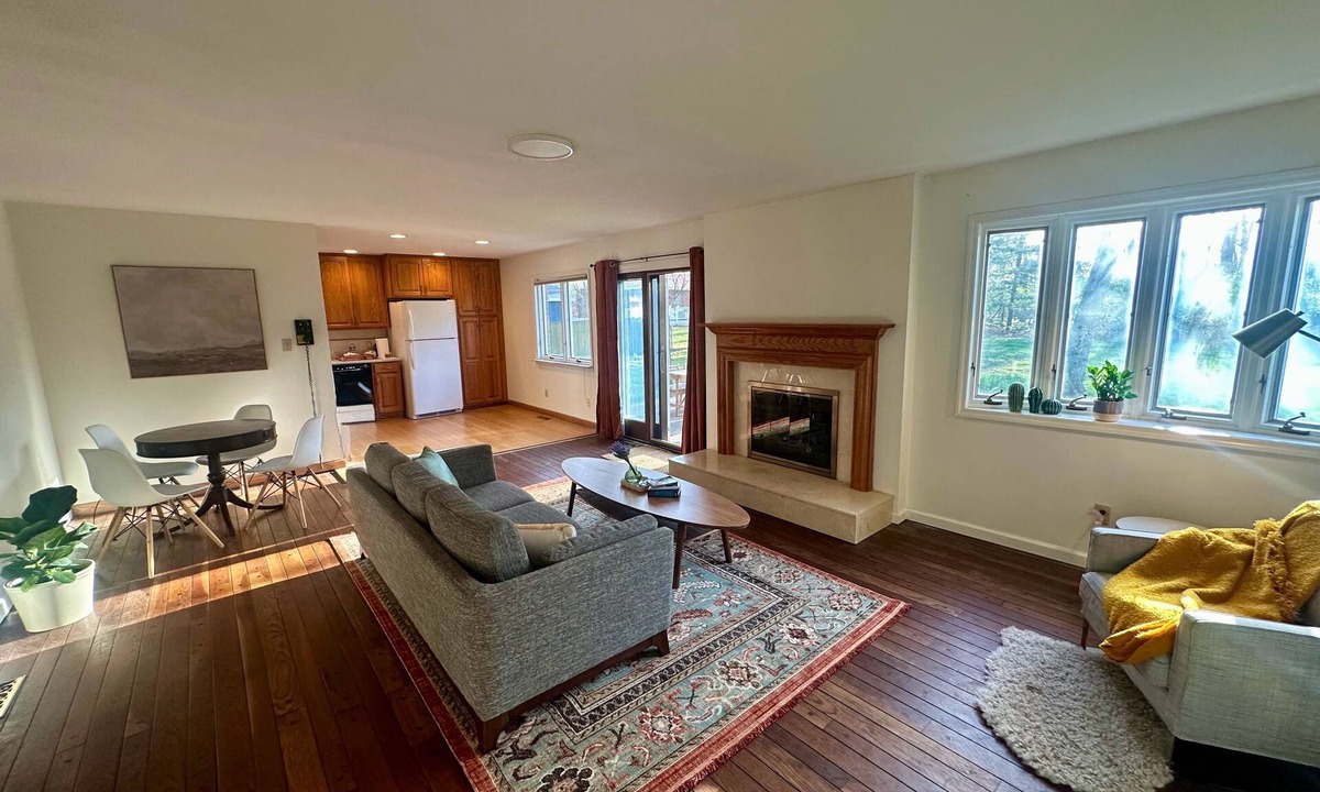 Ellisville House | Charming Ranch Retreat: 3 Bed, 2 Bath in Ballwin